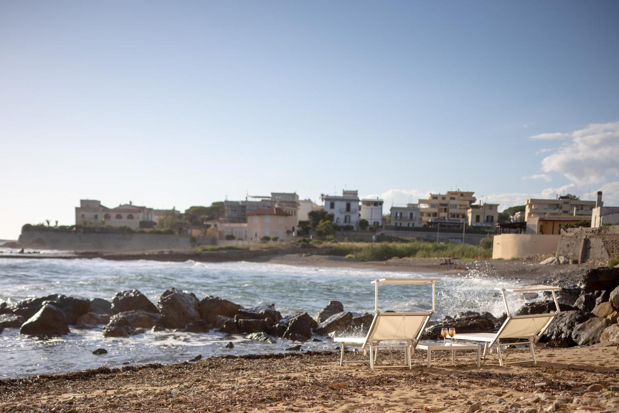 Le Suites Sul Mare Di Esterina Civitavecchia Exterior foto